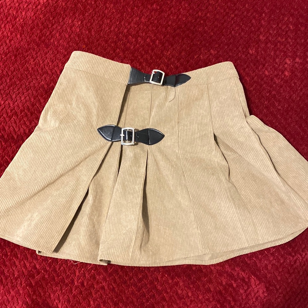 Pleated beige aesthetic belt skirt